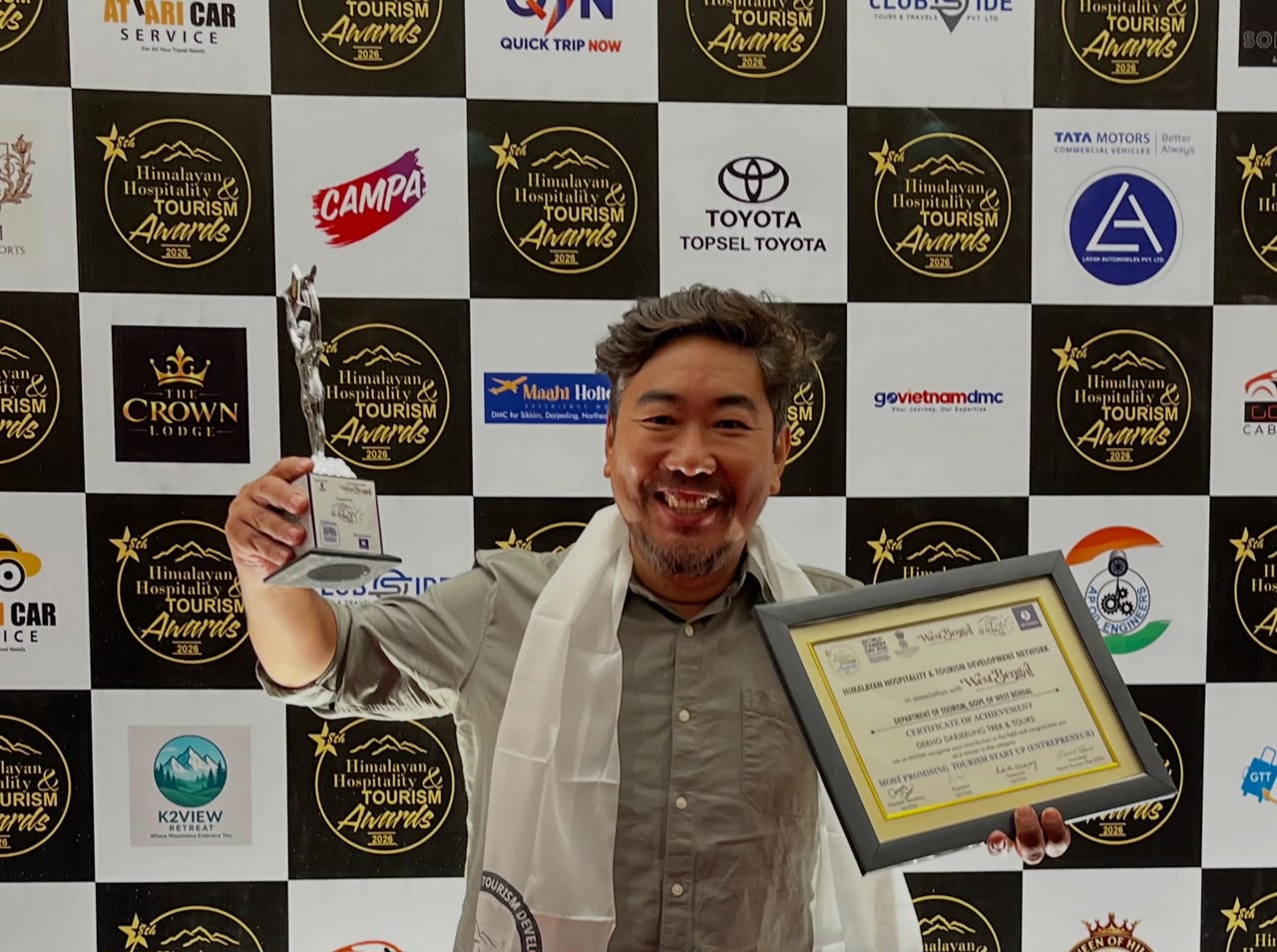 Dekho Darjeeling receiving the Most Promising Tourism Startup award at the Himalayan Hospitality & Tourism Awards 2026
